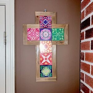 Wooden Wall Tiled Cross NWOT beautifully crafted vibrant piece